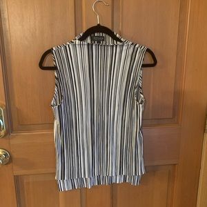 Top shop sleeveless shirt